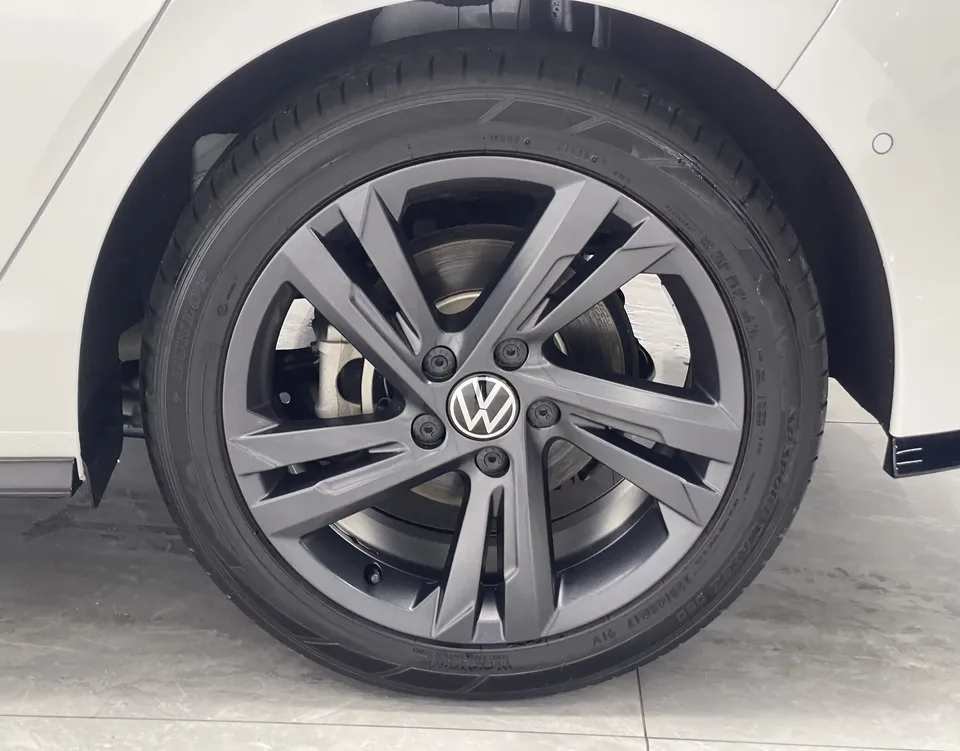 Volkswagen Golf golf 2023 280TSI DSG R-Line facelift 2024 — thumbnail 3