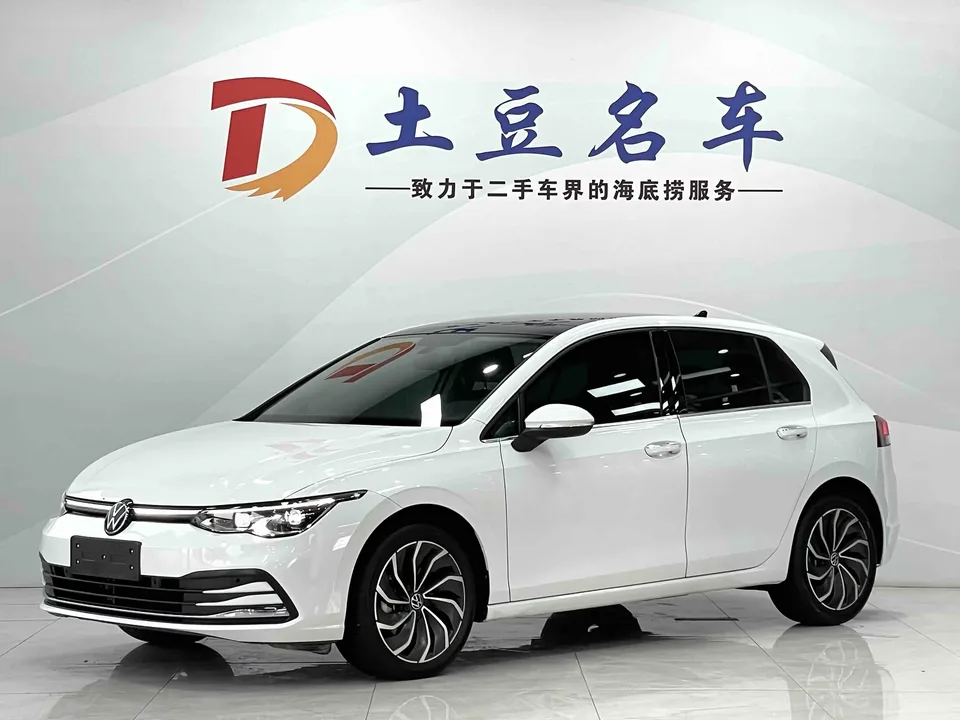 Volkswagen Golf golf 2023 280TSI DSG Pro 2022 — photo 1, buy with delivery to Moscow