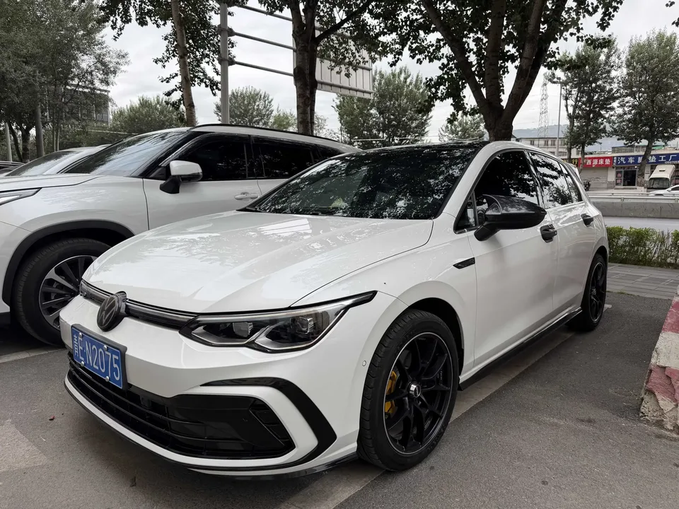 Volkswagen Golf golf 2023 280TSI DSG R-Line Lite 2023 — фото 1, купить с доставкой в Москву