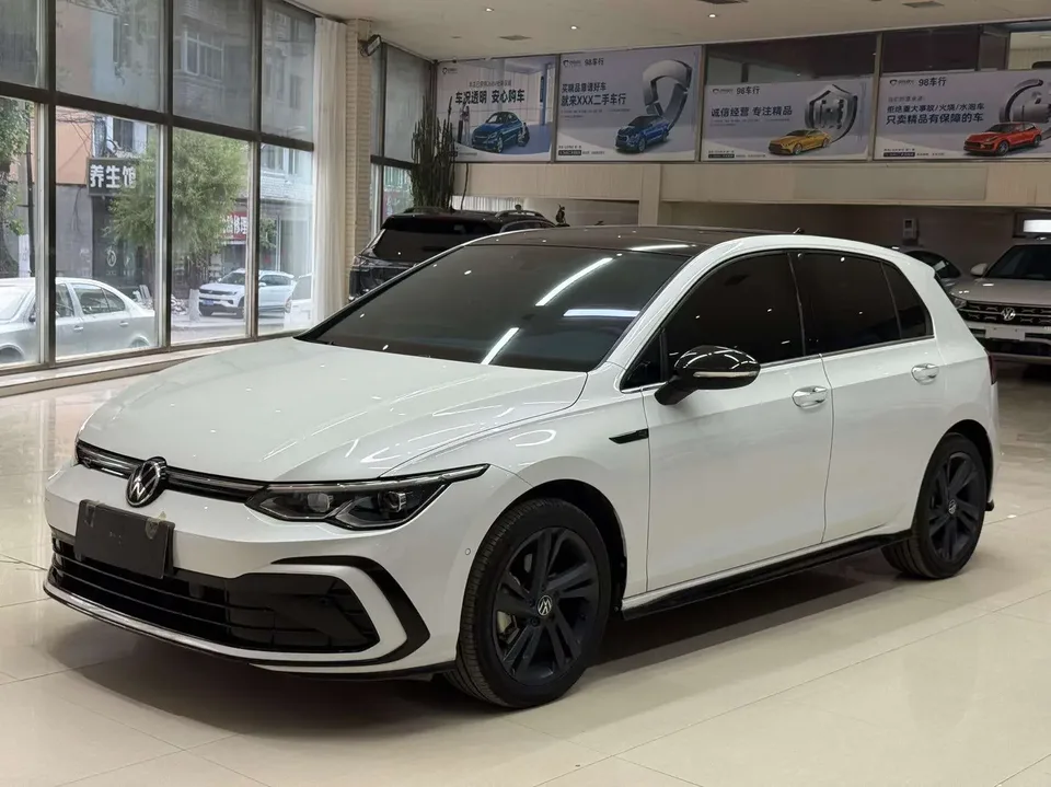 Volkswagen Golf golf 2023 280TSI DSG R-Line Lite 2022 — photo 1, buy with delivery to Moscow