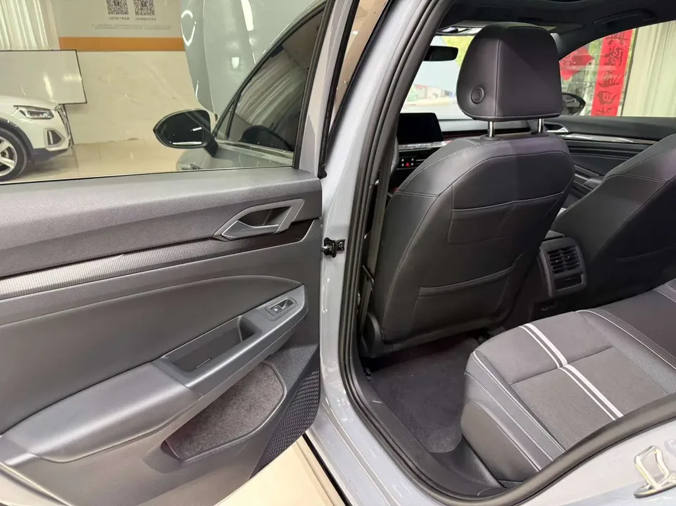 Volkswagen Golf golf 2023 280TSI DSG R-Line Lite 2023 — thumbnail 4
