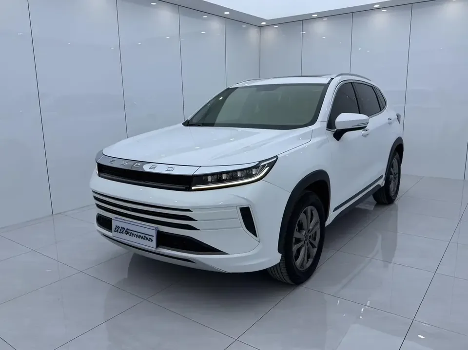 Exeed LX Chasing the stars 2022 Riding the Wind and Waves Edition 1.5T CVT Good Things Peanut Edition 2023 — photo 1, buy with delivery to Moscow