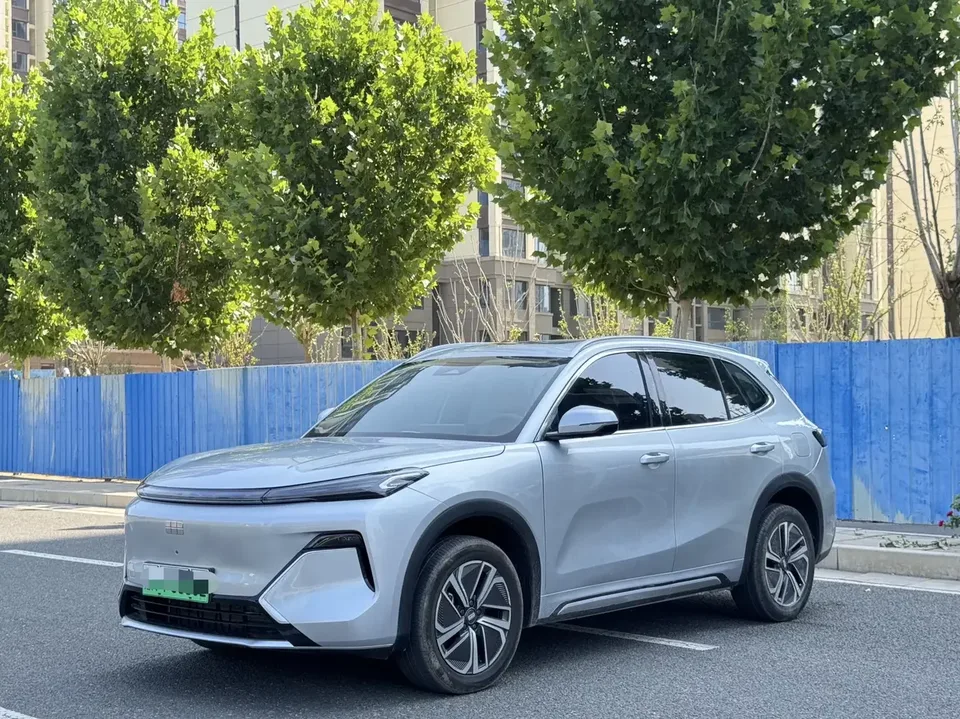 Geely Galaxy Starship 7 EM-i Galaxy Starship 7 EM-i 2025 120KM Sailing+ 2025 — фото 1, купить с доставкой в Москву