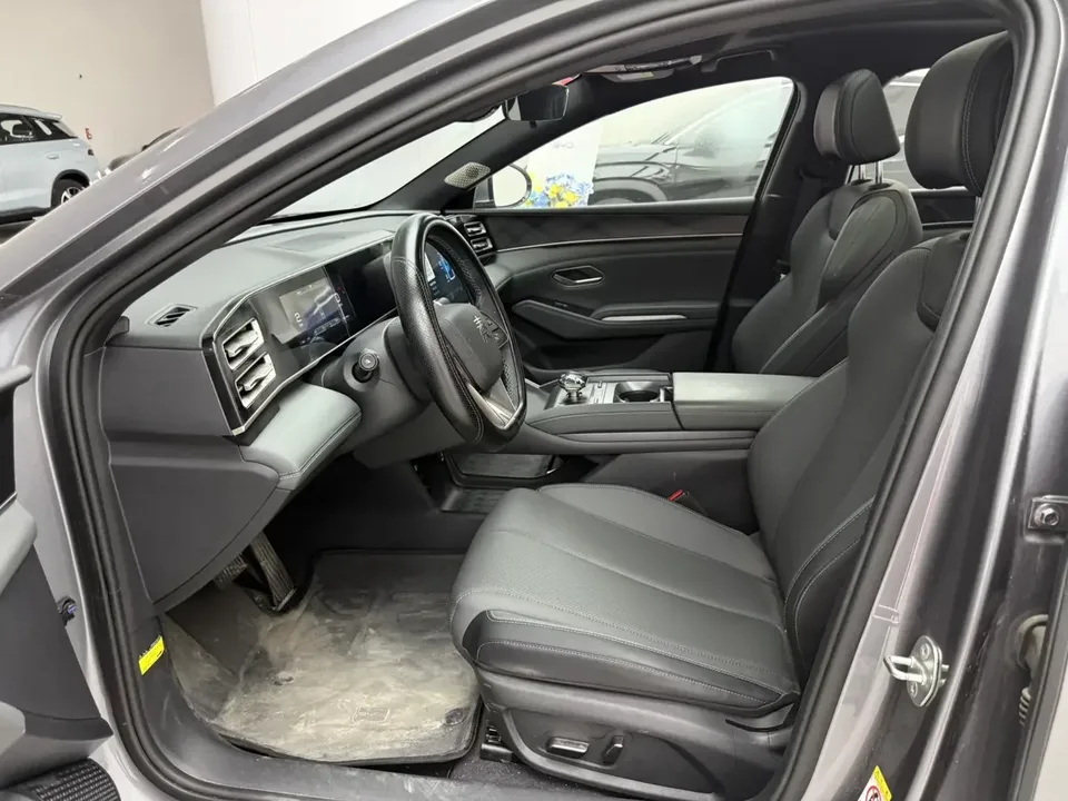 BYD Qin L DM Qin L DM 2025 Intelligent Driving Edition DM-i 120KM Leading Edition 2025 — thumbnail 4
