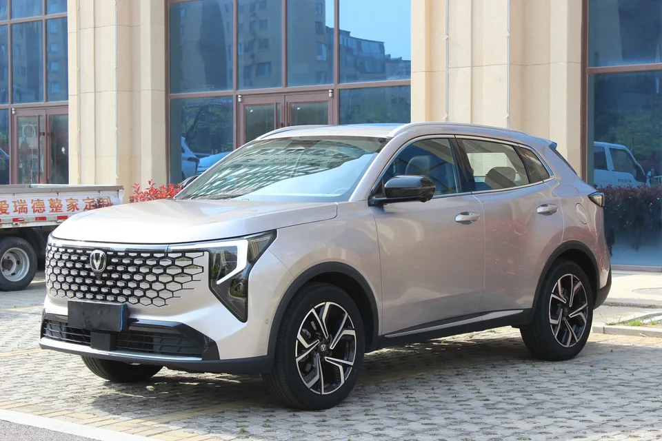 Changan CS55 Plus Changan CS55 PLUS 2026 Fourth Generation New Blue Whale 1.5T Tian Shu Premium Edition 2025 — photo 1, buy with delivery to Moscow