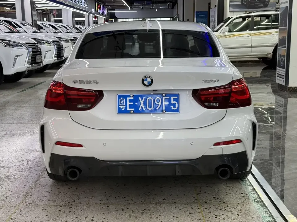 BMW 1 Series BMW 1 Series 2023 120i M Sport Night Edition 2023 — thumbnail 2