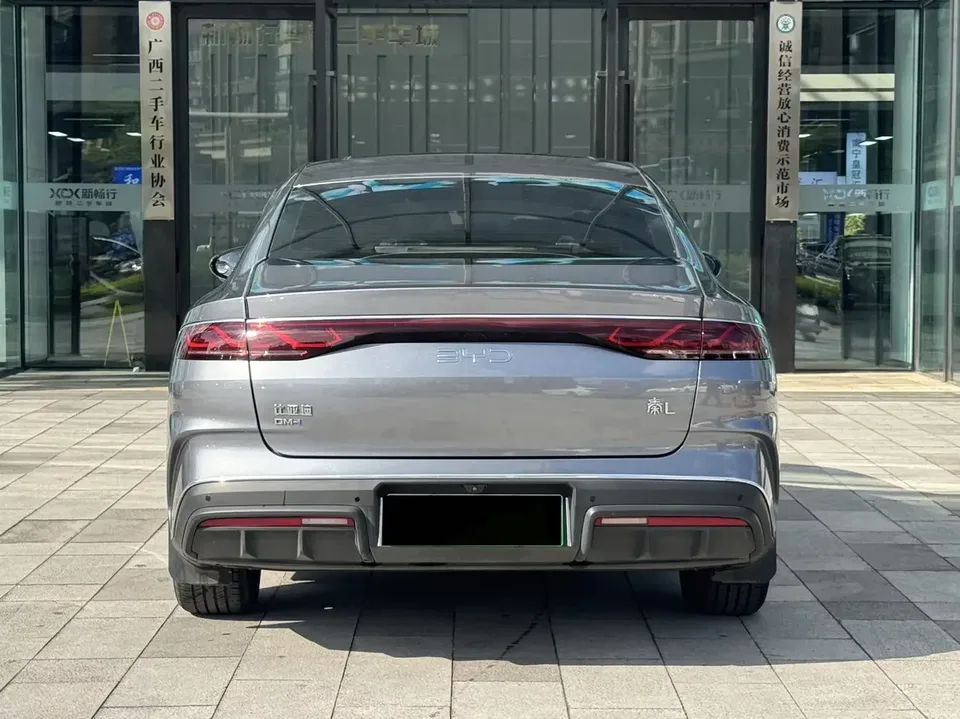 BYD Qin L DM Qin L DM 2024 DM-i 120KM Leading Type 2025 — thumbnail 2
