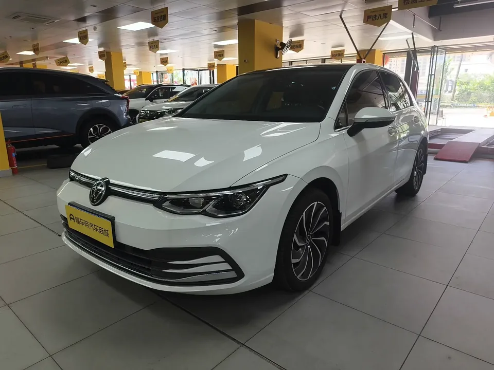 Volkswagen Golf golf 2021 280TSI DSG Pro 2022 — фото 1, купить с доставкой в Москву