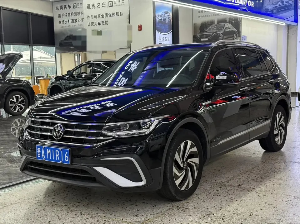 Volkswagen Tiguan L Tiguan L 2023 280TSI Limited Edition 2022 — photo 1, buy with delivery to Moscow