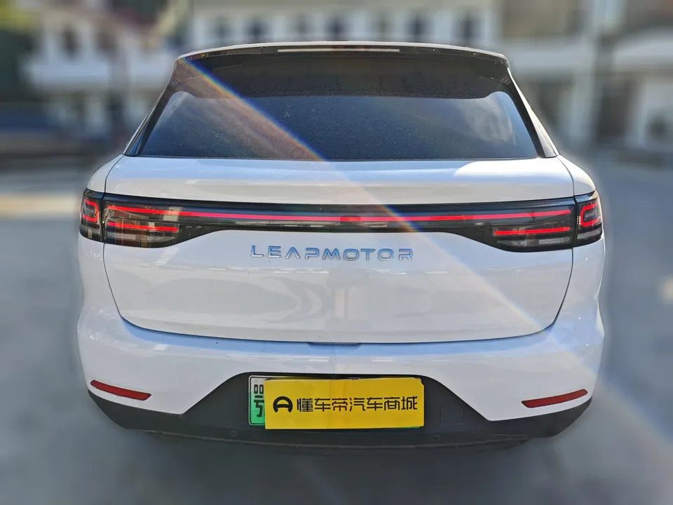 Leapmotor Zero running C11 Zero running C11 2023 Extended Range 285 Smart Edition 2023 — миниатюра 2