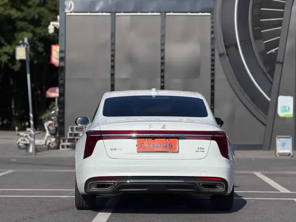 Hongqi H5 Hongqi H5 2023 1.5T DCT Zhilian Qiyun Edition 2023 — миниатюра 2