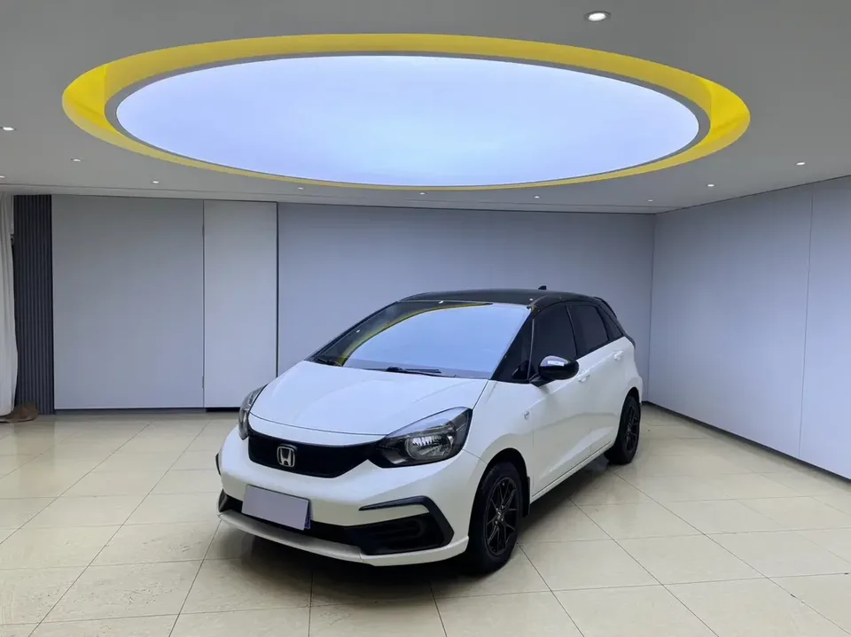 Honda FIT Fit 2021 1.5L CVT Trendy Edition 2022 — photo 1, buy with delivery to Moscow
