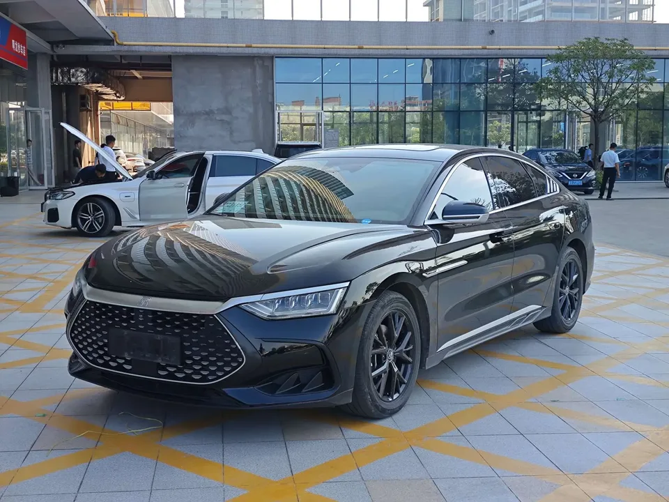 BYD Han DM Chinese DM 2024 DM-i Honor Edition 121KM Premium 2024 — photo 1, buy with delivery to Moscow