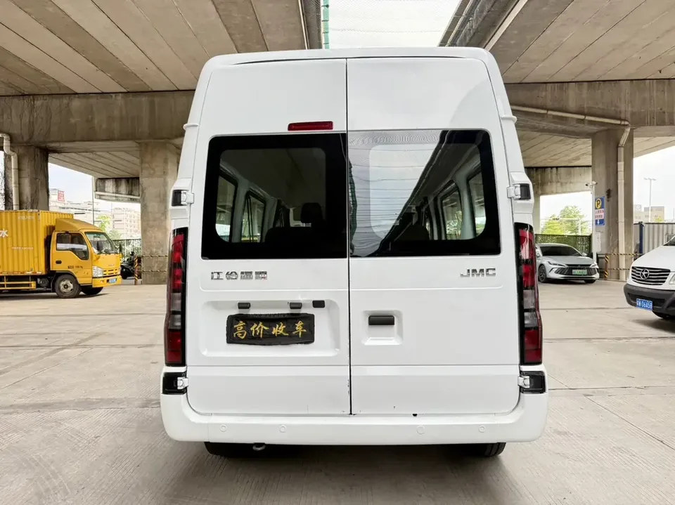 Jiangling Fushun Fushun 2023 2.0T manual diesel mid-axle mid-top commercial multi-purpose passenger car 6 seats 2024 — thumbnail 2