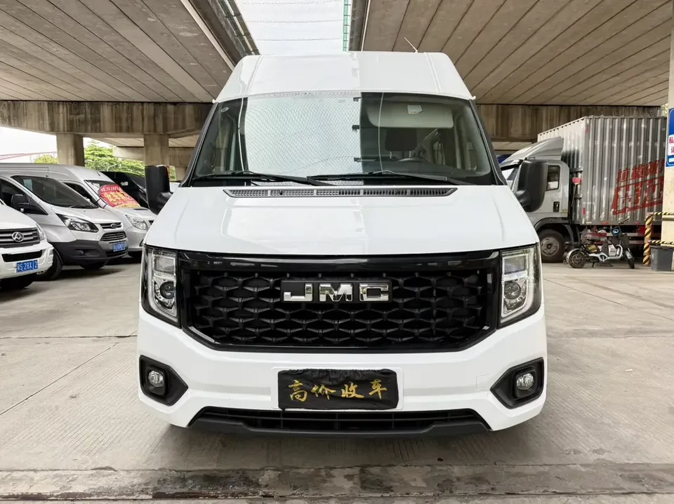 Jiangling Fushun Fushun 2023 2.0T manual diesel mid-axle mid-top commercial multi-purpose passenger car 6 seats 2024 — photo 1, buy with delivery to Moscow