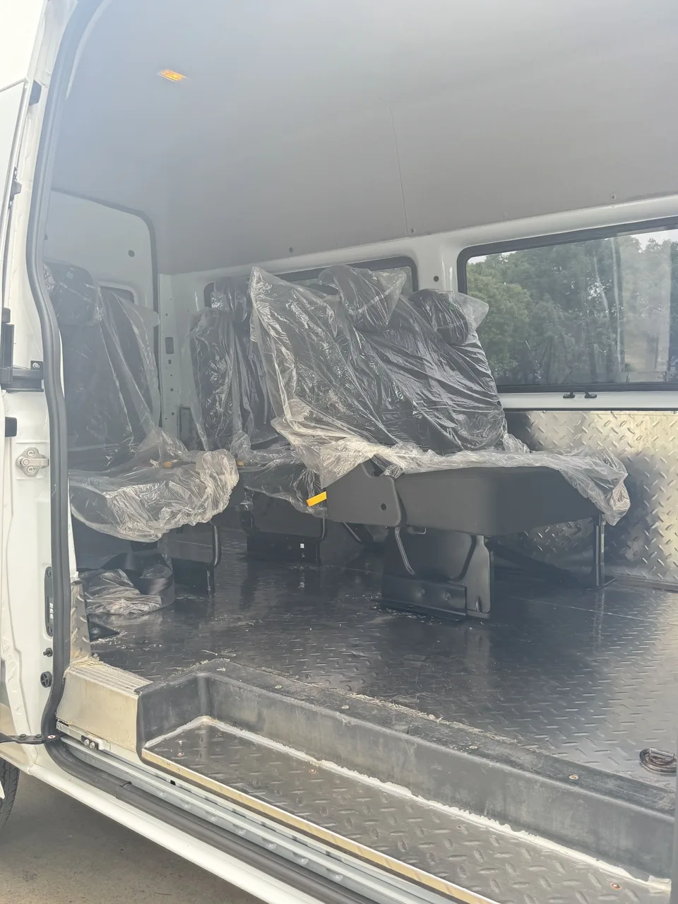 Jiangling Fushun Fushun 2023 2.0T manual diesel mid-axle mid-top commercial multi-purpose passenger car 7 seats 2025 — thumbnail 5