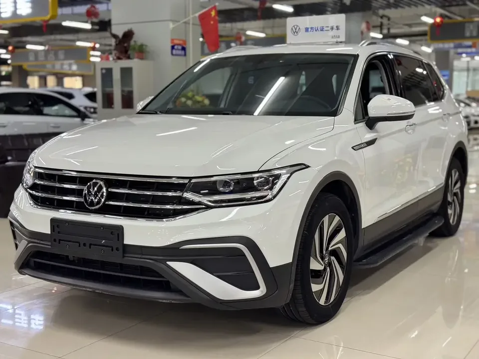 Volkswagen Tiguan L Tiguan L 2023 280TSI Limited Edition 2023 — photo 1, buy with delivery to Moscow