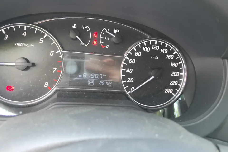 Nissan Tiida Tiida 2024 1.6L CVT Cool Edition 2024 — thumbnail 4