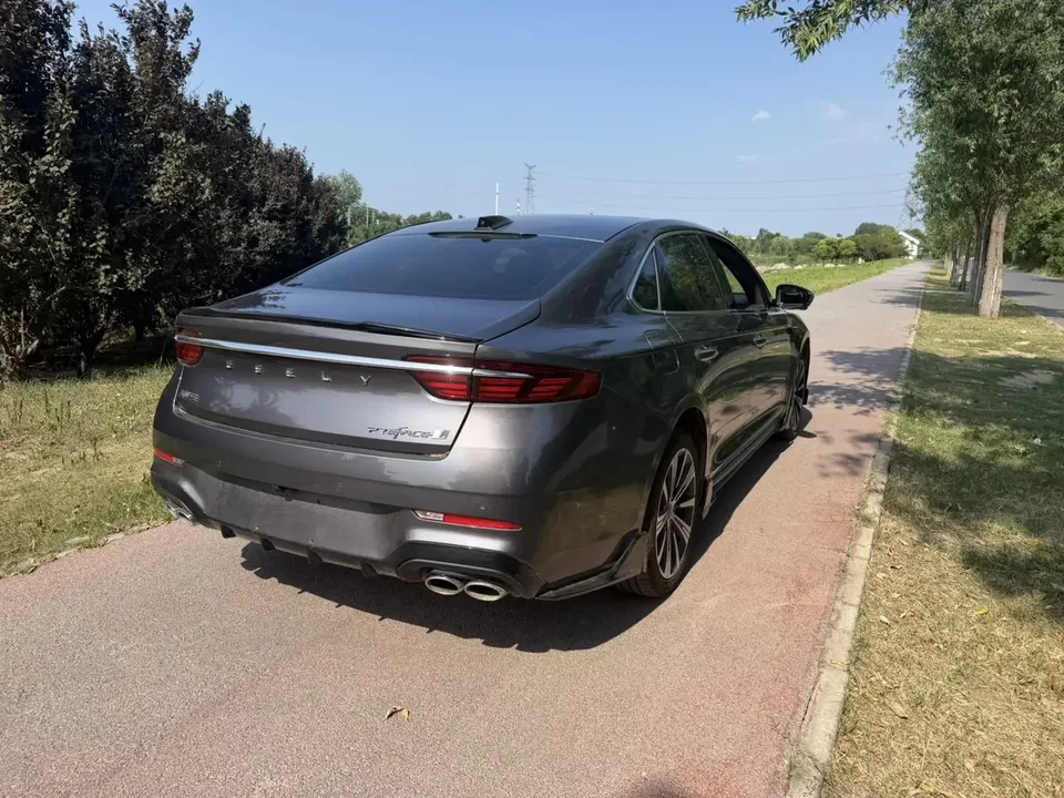 Geely Preface Xing Rui 2025 1.5T Dongfang Yao Fuyao Edition 2026 — миниатюра 2