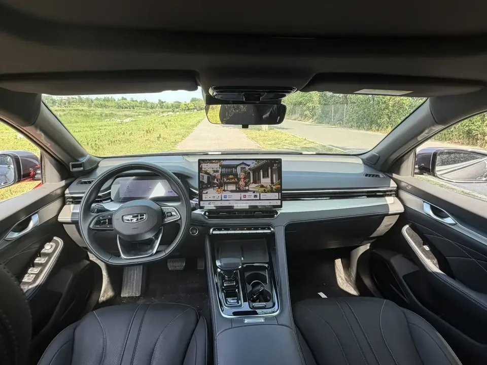 Geely Preface Xing Rui 2025 1.5T Dongfang Yao Fuyao Edition 2026 — миниатюра 4