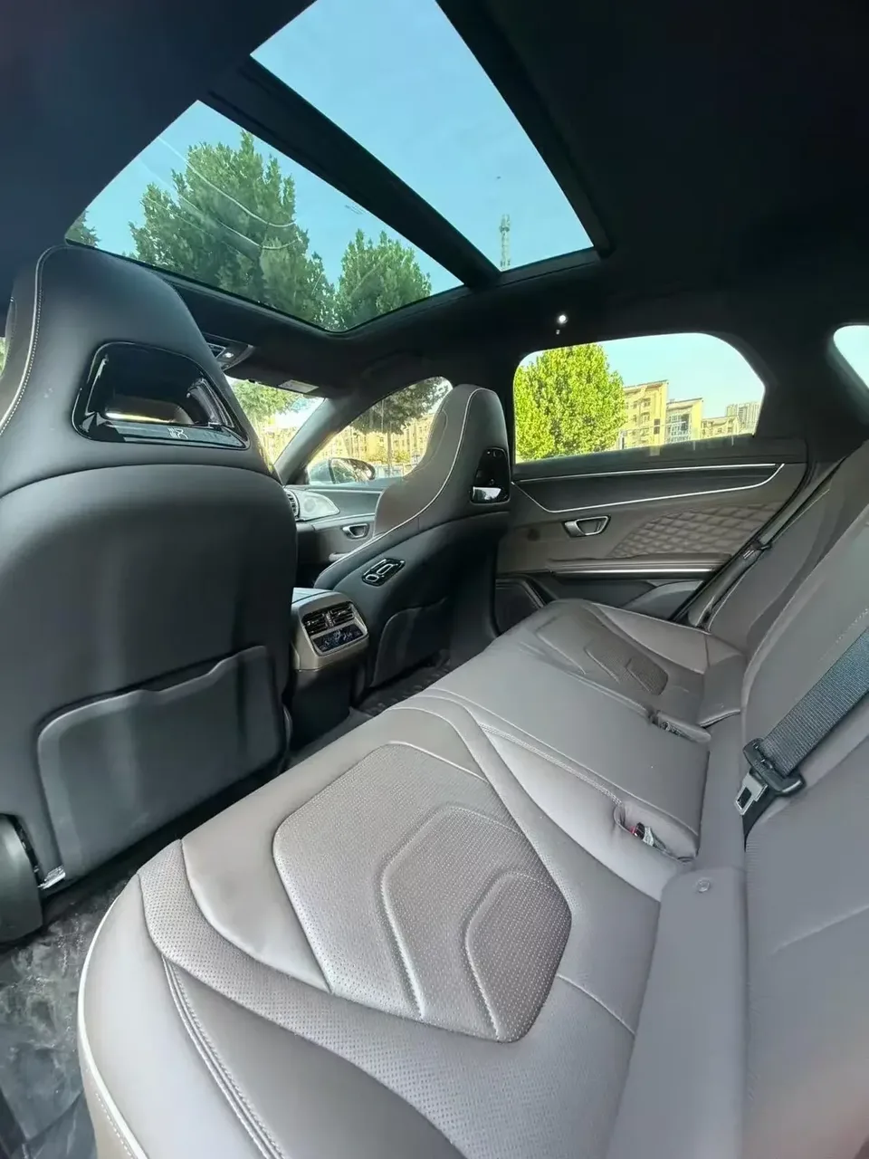 BYD Han DM Chinese DM 2022 DM-i 121KM Premium 2022 — thumbnail 3