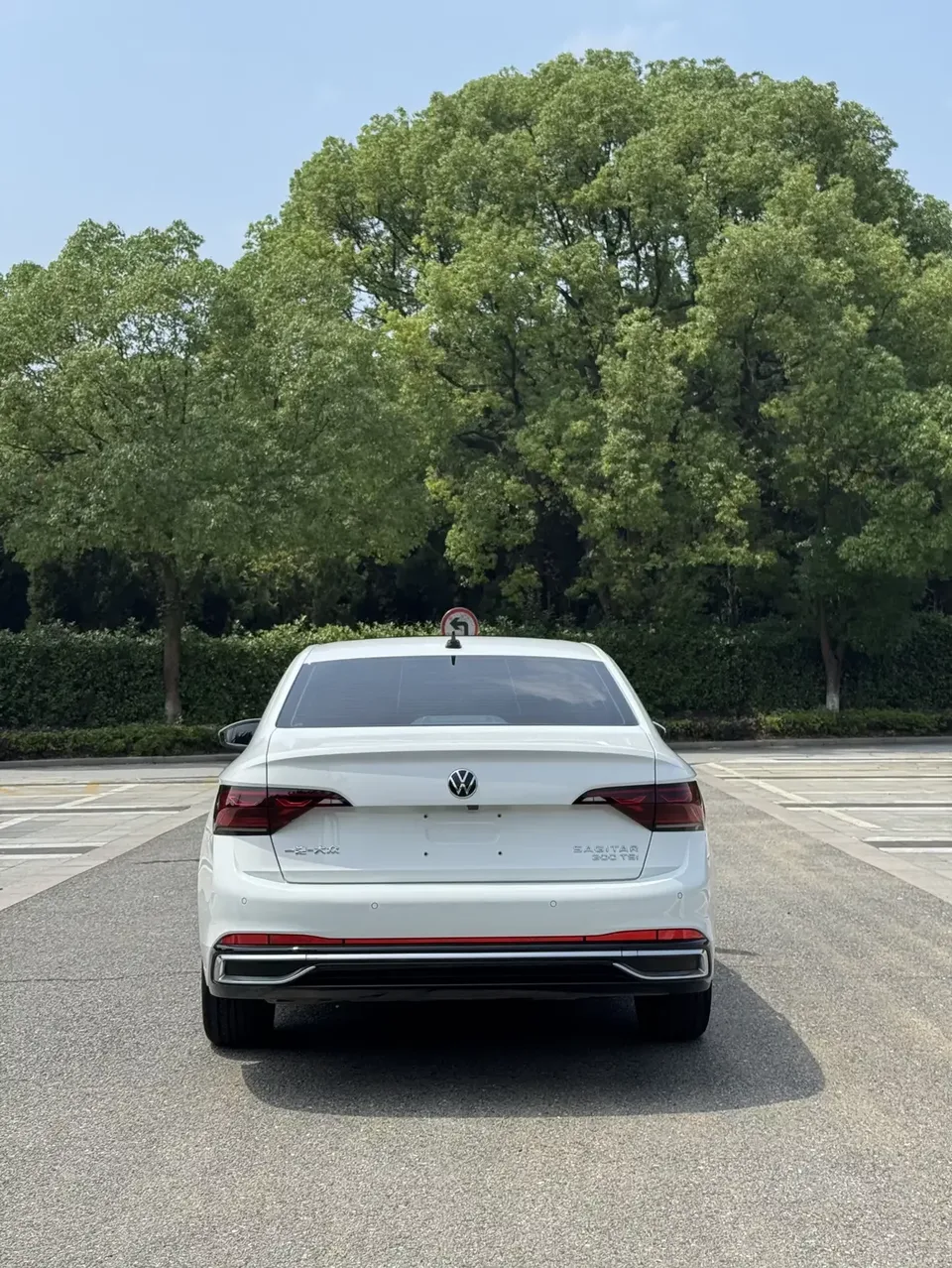 Volkswagen Sagitar Sagitar 2023 300TSI DSG Beyond Edition 2023 — thumbnail 2
