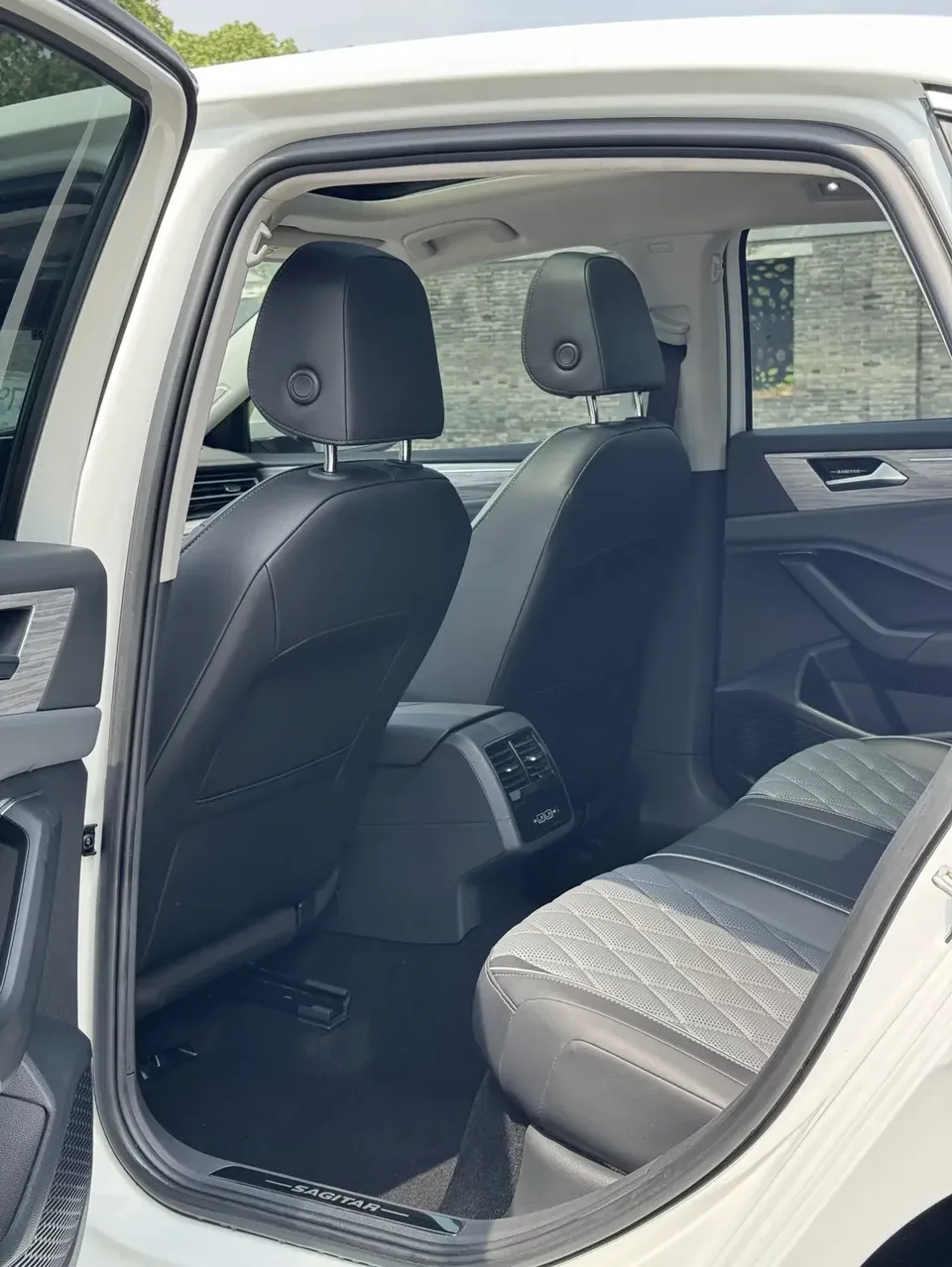 Volkswagen Sagitar Sagitar 2023 300TSI DSG Beyond Edition 2023 — thumbnail 3