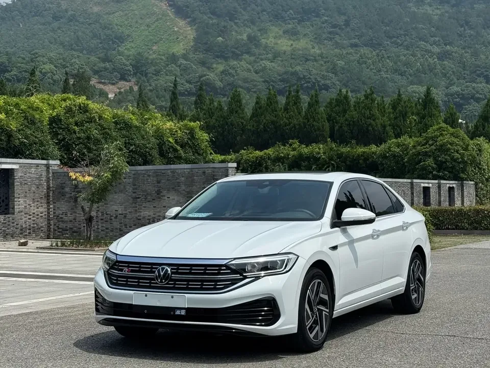Volkswagen Sagitar Sagitar 2023 300TSI DSG Beyond Edition 2023 — photo 1, buy with delivery to Moscow