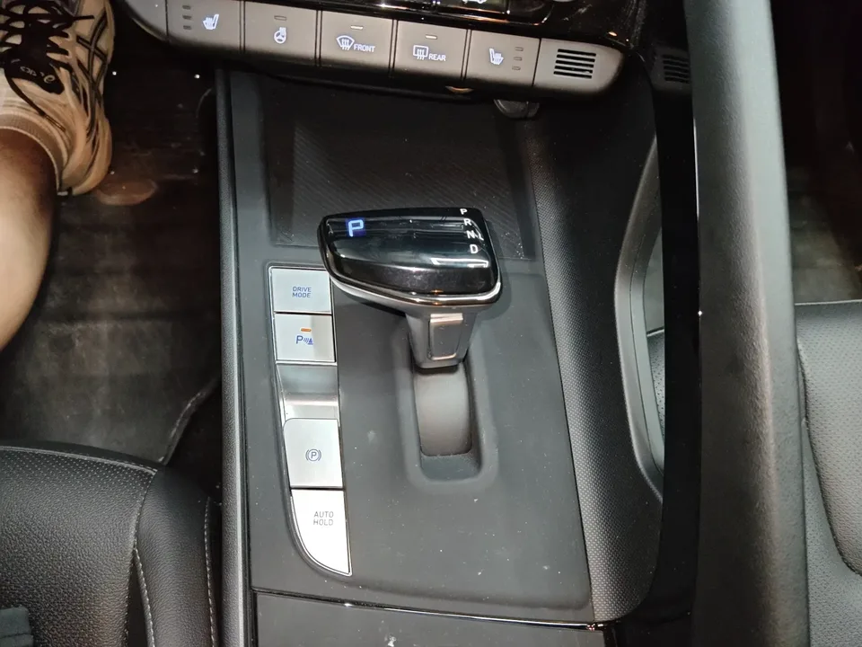 Hyundai Elantra Elantra 2023 1.5L CVT LUX Premium Edition 2025 — thumbnail 4