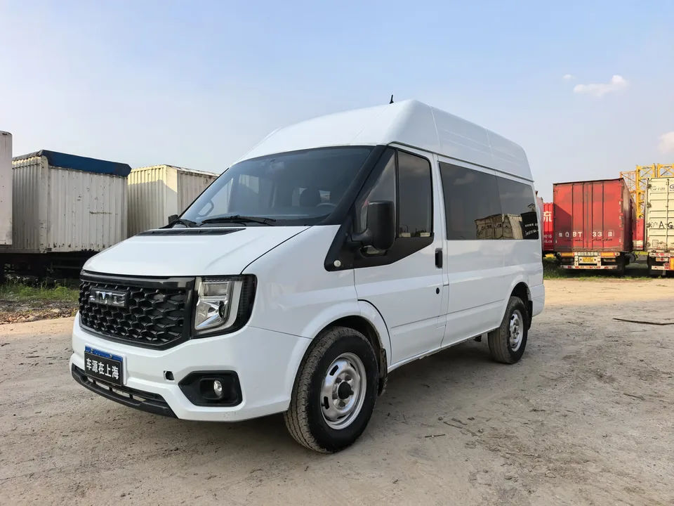 Jiangling Fushun Fushun 2022 2.0T diesel multi-purpose passenger car short-axle medium-high roof 6-seater JX4D20A6H 2023 — photo 1, buy with delivery to Moscow