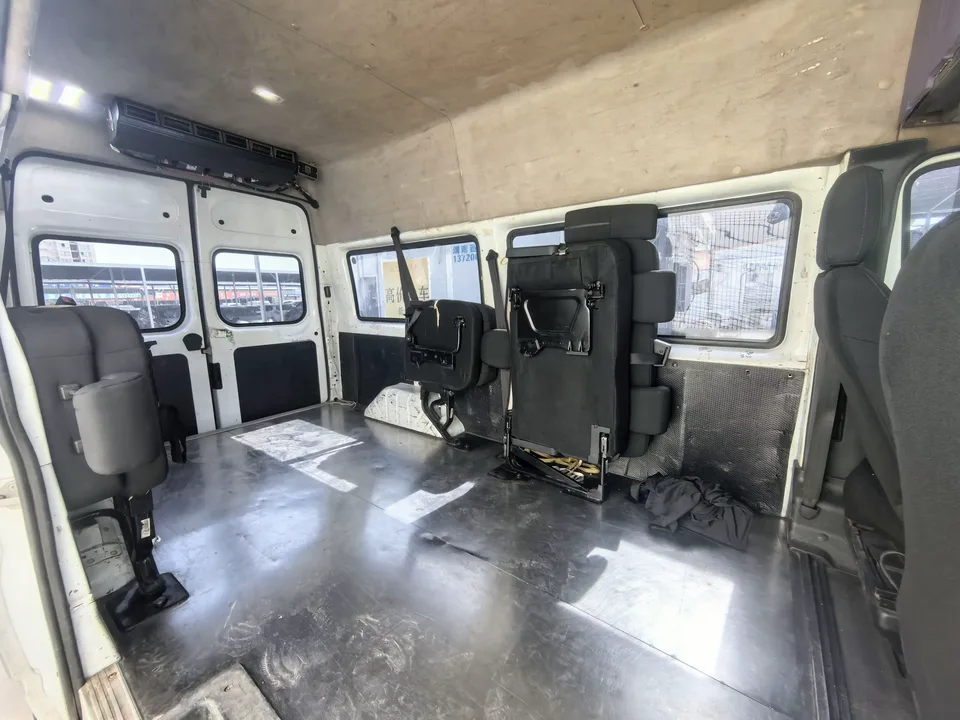 Jiangling Fushun Fushun 2022 2.0T diesel multi-purpose passenger car mid-axle high roof 6-7 seats JX4D20A6H 2023 — миниатюра 3