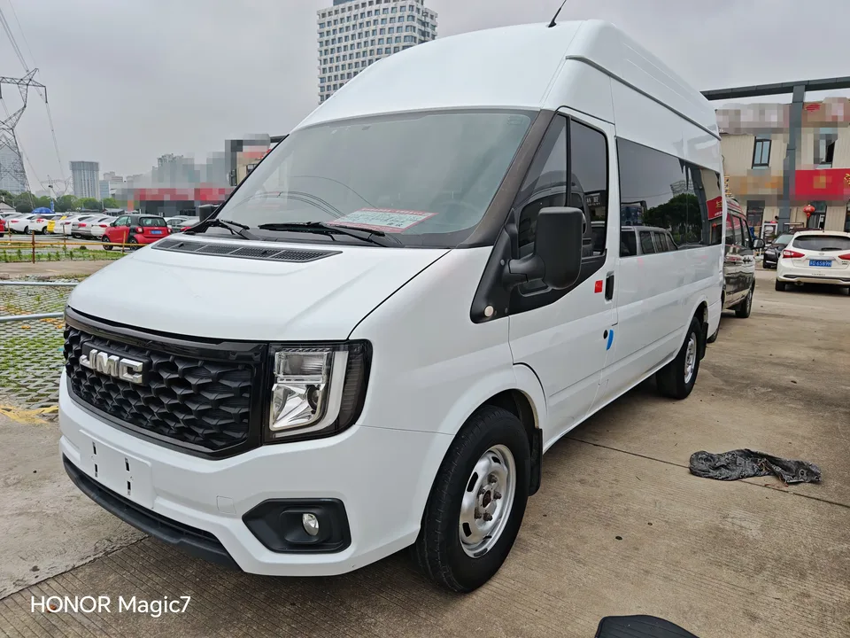 Jiangling Fushun Fushun 2022 2.0T diesel multi-purpose passenger car mid-axle high roof 6-7 seats JX4D20A6H 2022 — photo 1, buy with delivery to Moscow
