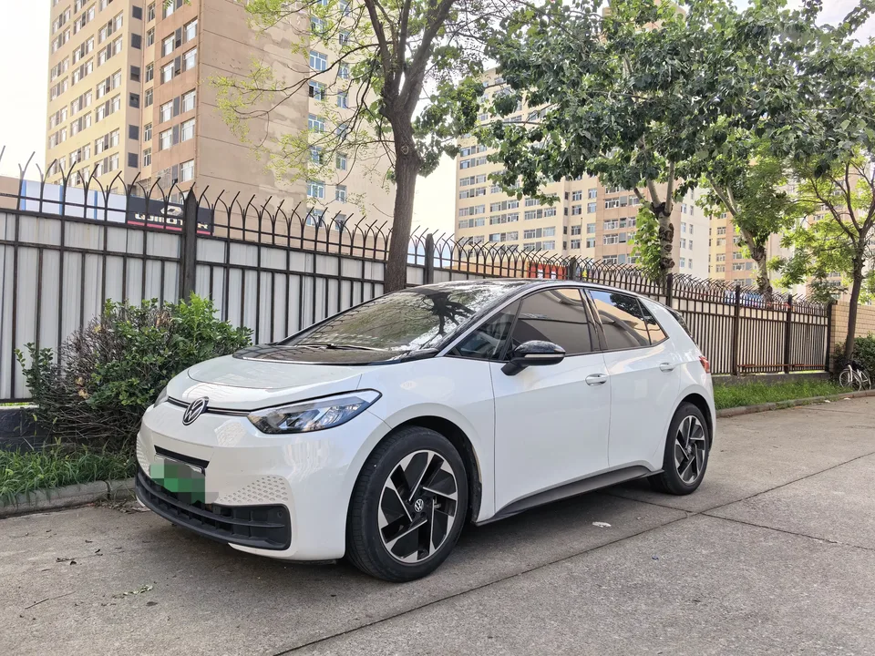 Volkswagen ID.3 Volkswagen ID.3 2024 Outstanding Edition 2024 — photo 1, buy with delivery to Moscow