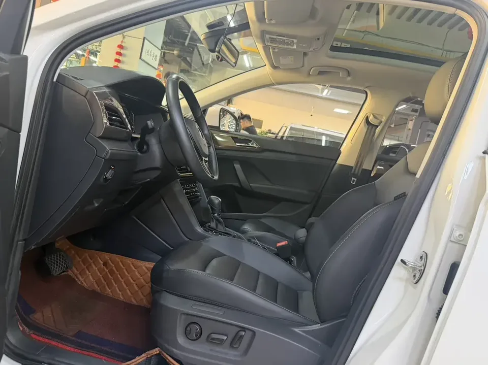 Volkswagen Tharu tuyue 2022 280TSI 2WD Deluxe Edition 2023 — thumbnail 5