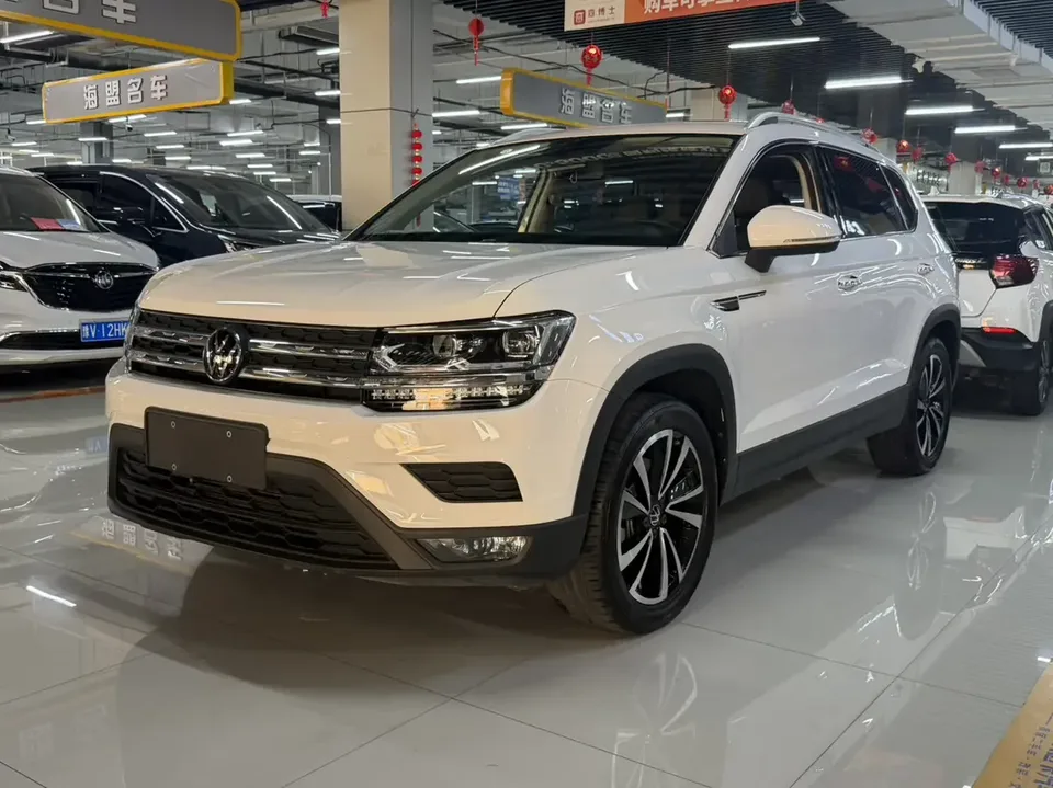 Volkswagen Tharu tuyue 2022 280TSI 2WD Deluxe Edition 2023 — photo 1, buy with delivery to Moscow