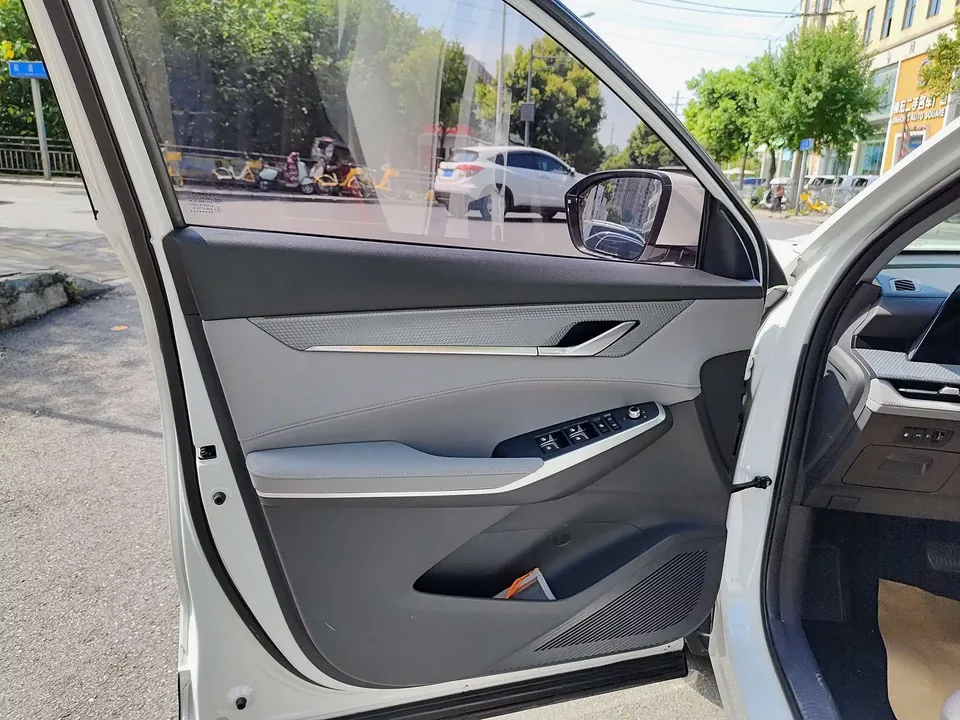 Changan CS75PLUS Changan CS75 PLUS 2023 The third generation 1.5T automatic luxury model 2023 — thumbnail 3