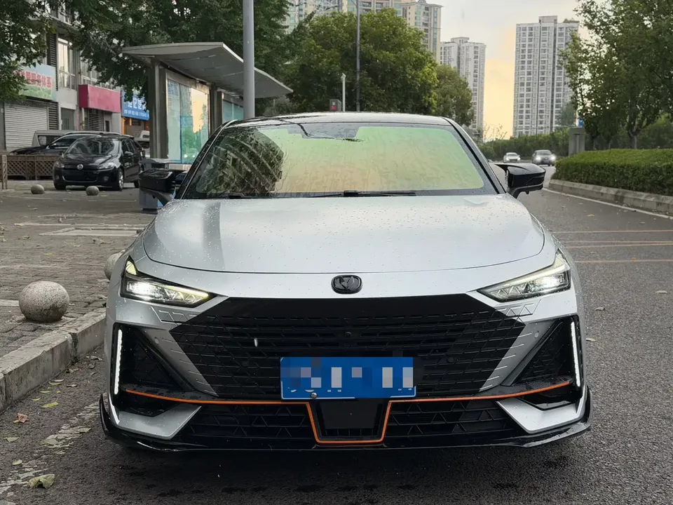 Changan UNI-V Changan UNI-V 2023 1.5T Sports Edition 2023 — photo 1, buy with delivery to Moscow