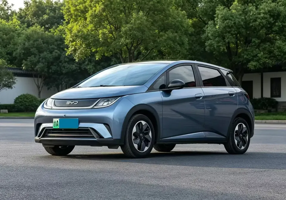 BYD Dolphin dolphin 2024 Honor Edition 420km Fashion Edition 2024 — фото 1, купить с доставкой в Москву