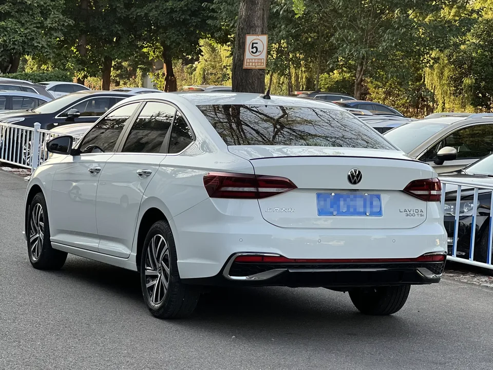 Volkswagen Lavida Lavida 2023 300TSI DSG Full Elegance Edition 2024 — thumbnail 4