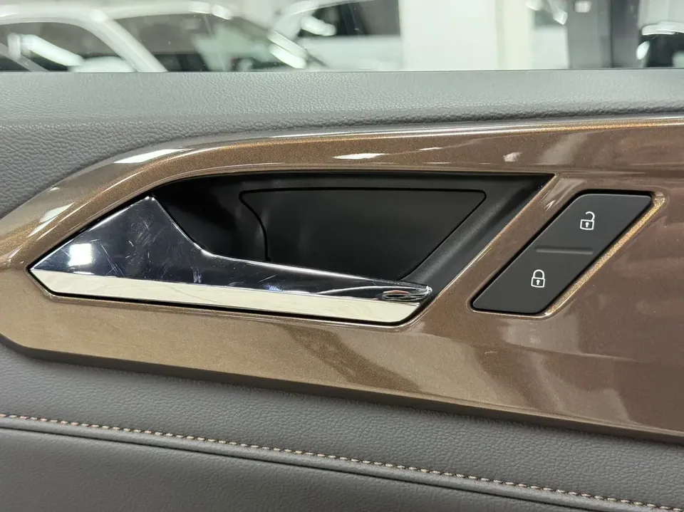 Volkswagen Tharu tuyue 2022 280TSI 2WD Deluxe Edition 2022 — thumbnail 3