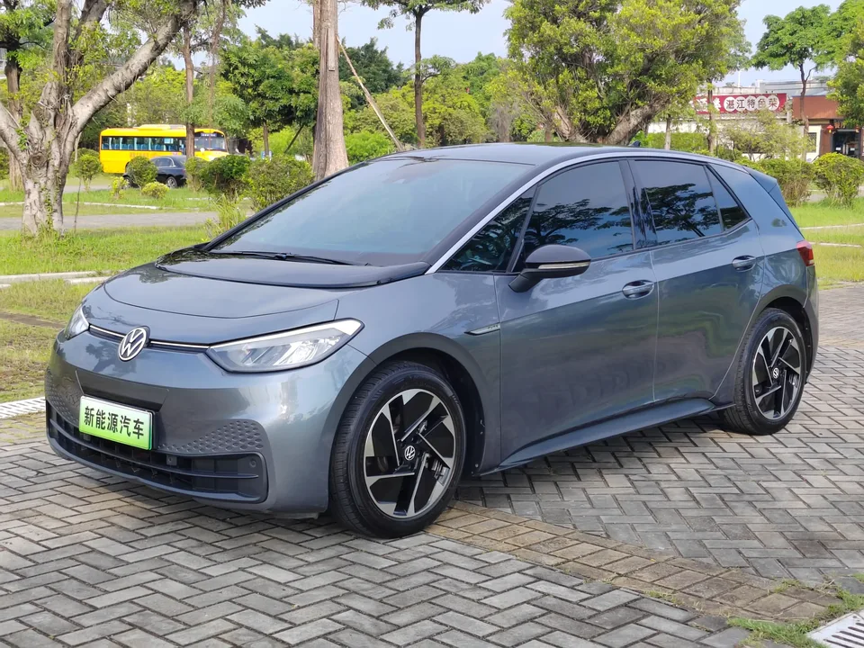 Volkswagen ID.3 Volkswagen ID.3 2023 Pure Smart Edition 2023 — photo 1, buy with delivery to Moscow