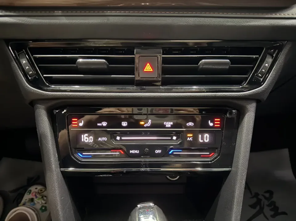 Volkswagen Tharu tuyue 2022 280TSI 2WD Deluxe Edition 2022 — thumbnail 3