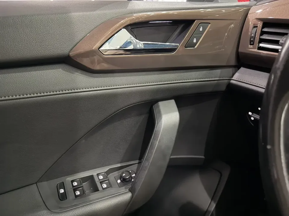 Volkswagen Tharu tuyue 2022 280TSI 2WD Deluxe Edition 2022 — thumbnail 5