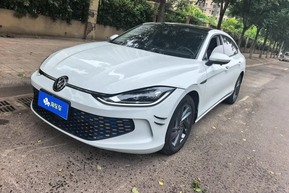 Volkswagen Lamando Lingdu 2025 Lingdu L 280TSI DSG Hot Edition 2025 — photo 1, buy with delivery to Moscow