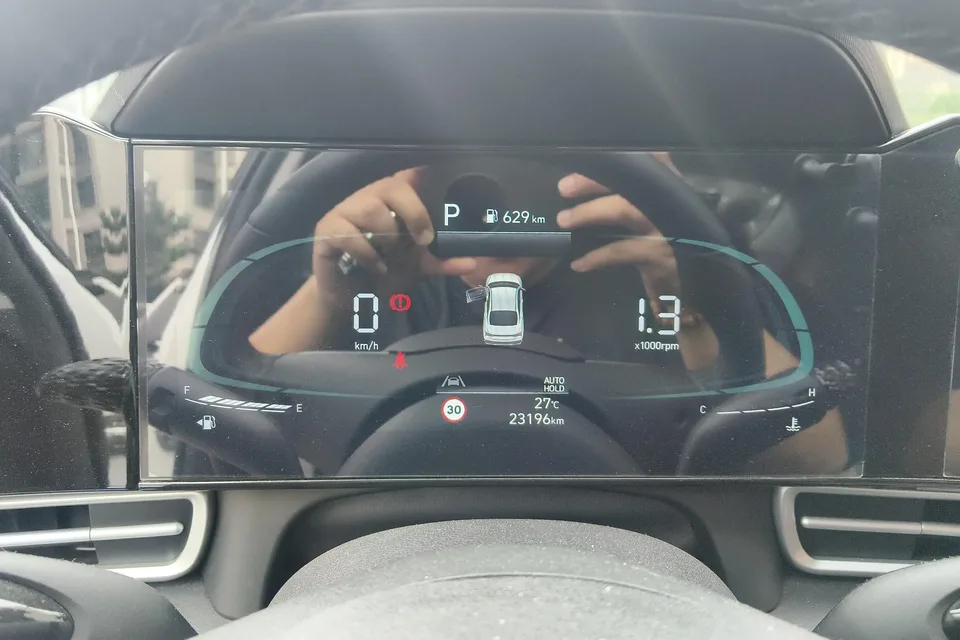 Hyundai Elantra Elantra 2023 1.5L CVT LUX Premium Edition 2025 — thumbnail 4