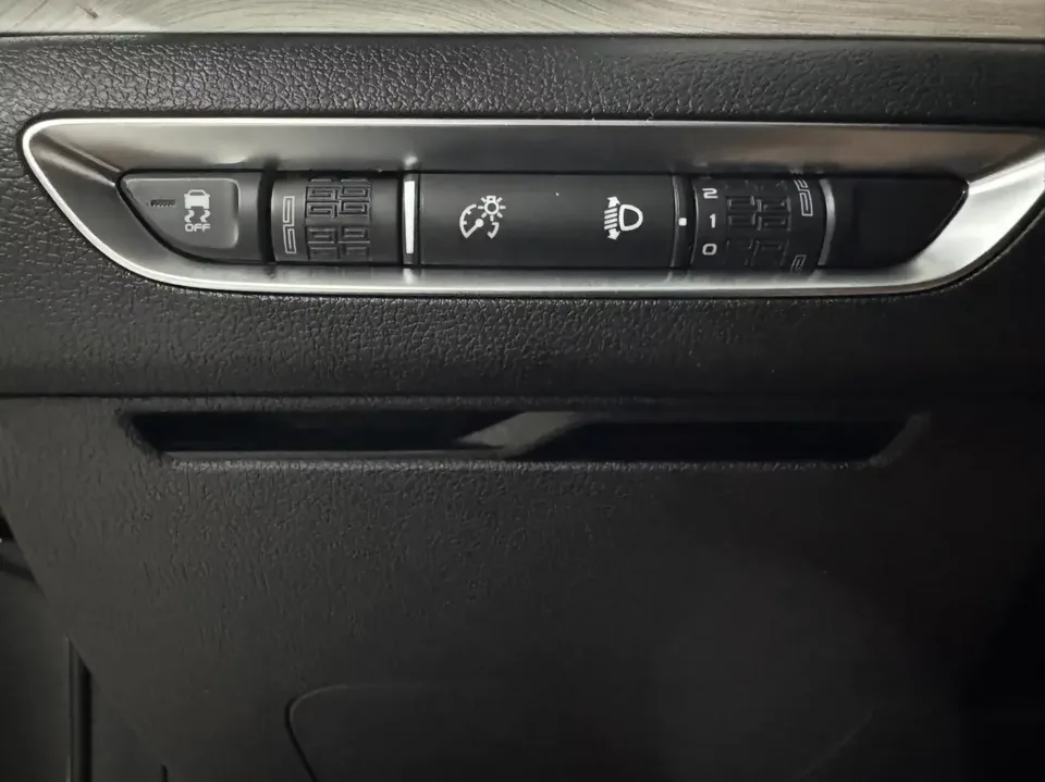 Geely Coolray SX11 Binyue 2021 240T DCT Diamond Edition 2022 — thumbnail 3