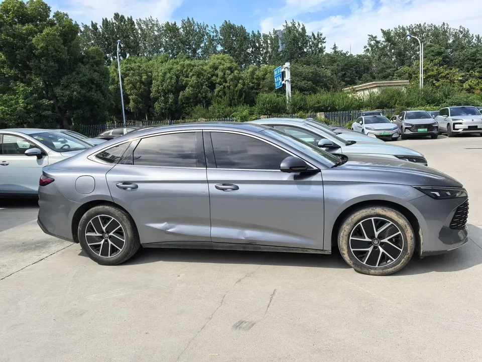 BYD Qin L DM Qin L DM 2025 DM-i 80KM Intelligent Driving Edition 2024 — thumbnail 4