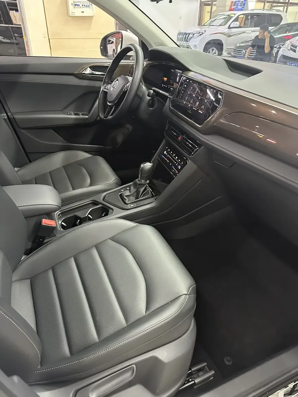 Volkswagen Tharu tuyue 2022 280TSI 2WD Deluxe Edition 2022 — thumbnail 3