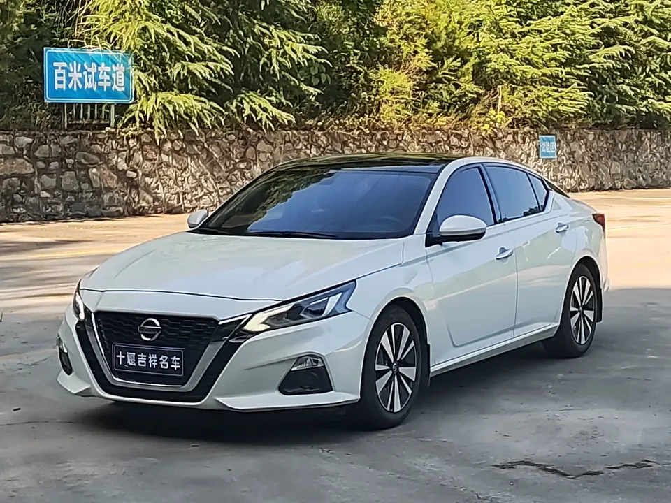 Nissan Altima Sound of nature 2022 2.0L XE Pure Edition 2023 — photo 1, buy with delivery to Moscow