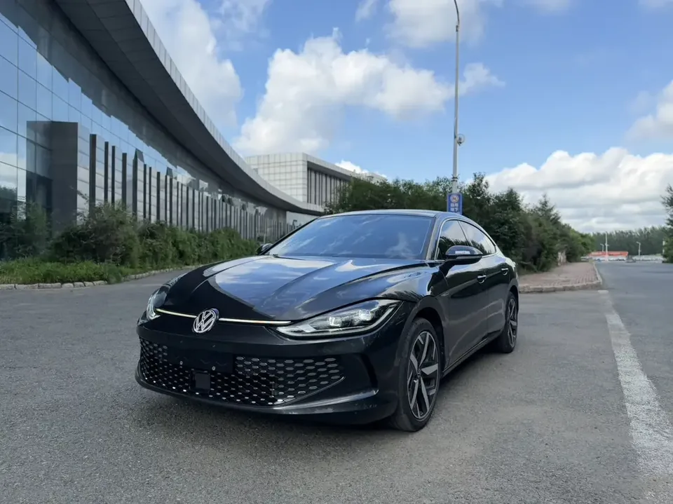 Volkswagen Lamando Lingdu 2023 Lingdu L 280TSI DSG Cool Edition 2023 — photo 1, buy with delivery to Moscow